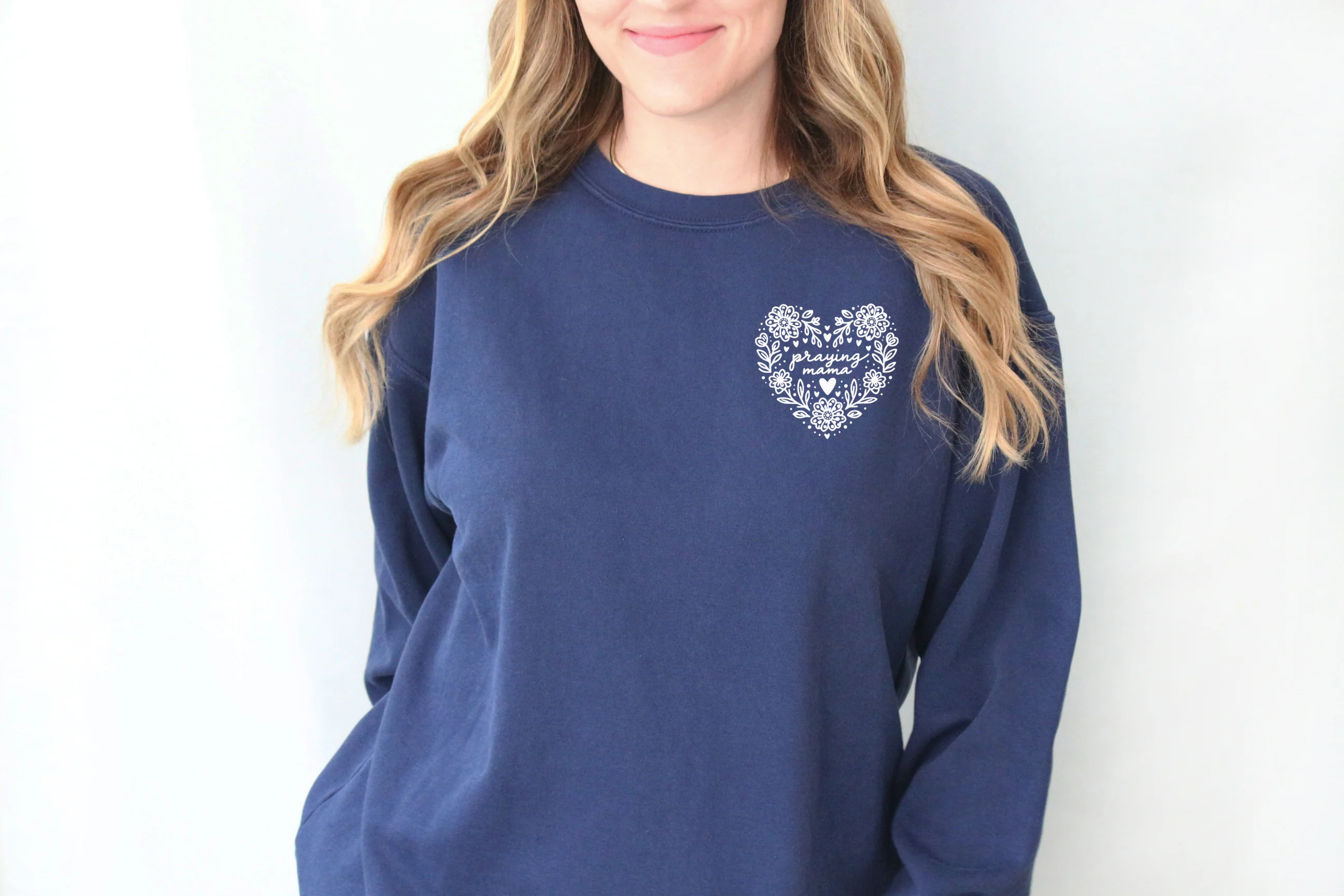 PRAYING MAMA UNISEX SWEATSHIRT - Image 3